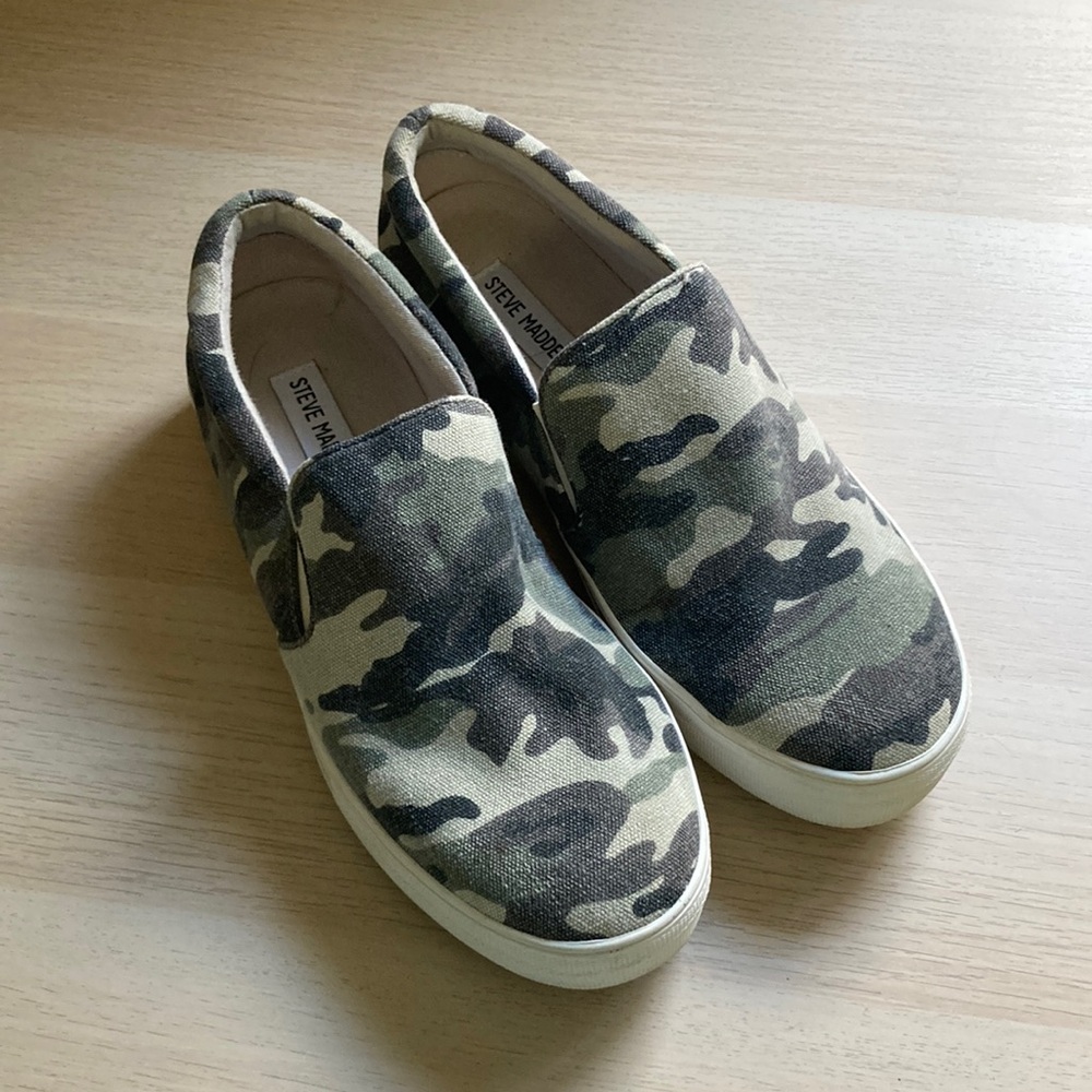 Steve Madden Camouflage Slip-on Sneakers, size 9, Camo green and tan shoes
